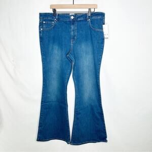 UO BDG Low Rise Flare Jean NWT in Size 35